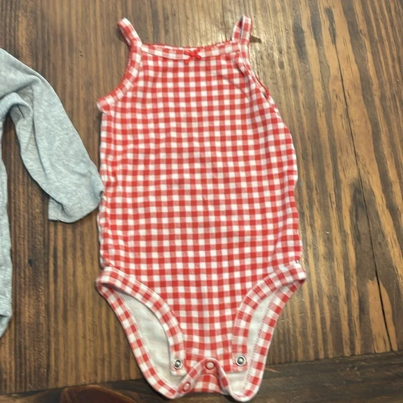 Carter’s onesie bundle 9M - Picture 3 of 3